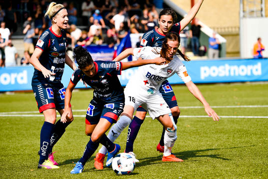Linköpings Janni Arnth Jensen , Claudia Neto och Renée