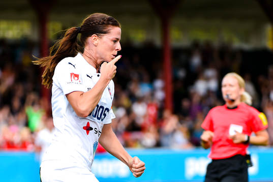 Rosengårds Lotta Schelin jublar