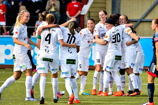 Rosengårds spelare jublar