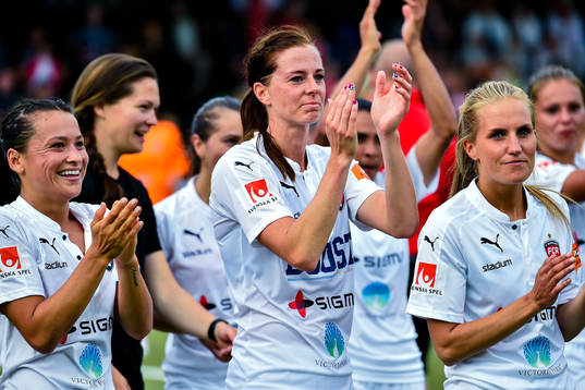 Rosengårds Lotta Schelin tackar publiken