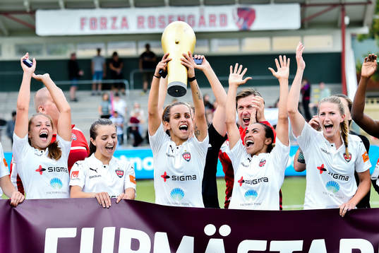 Rosengårds spelare jublar