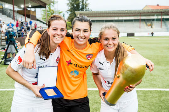 Rosengårds Lotta Schelin, målvakt Zecira Musovic och