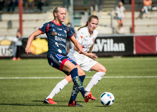 Linköpings Stina Blackstenius mot Rosengårds Emma Berglund