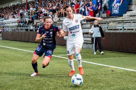 Linköpings Jessica Samuelsson mot Rosengårds Lotta Schelin