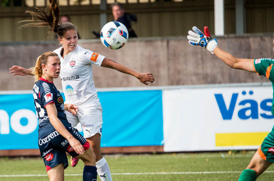 Rosengårds Lieke Martens gör 2-0 på Linköpings målvakt