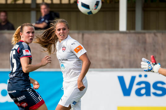 Rosengårds Lieke Martens gör 2-0 på Linköpings målvakt