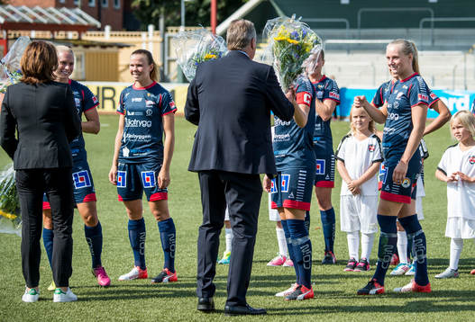 Fotbollförbundets ordförande Karl-Erik Nilsson och Annika