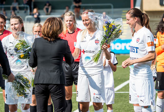 Fotbollförbundets ordförande Karl-Erik Nilsson och Annika