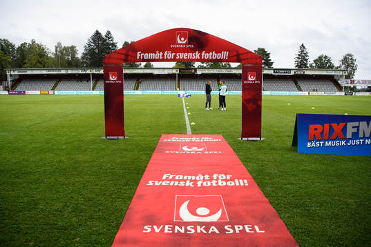 Svenska spel och stadsparksvallen innan fotbollsmatchen i
