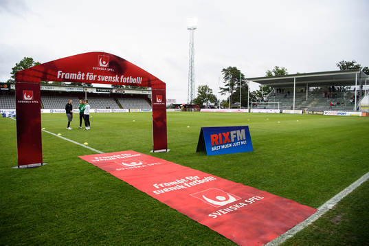 Svenska spel och stadsparksvallen innan fotbollsmatchen i
