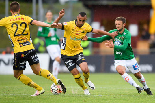 Elfsborgs Issam Jebali och Jönköpings Robert Gojani