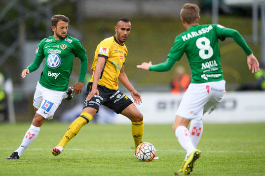 Elfsborgs Issam Jebali och Jönköpings Robert Gojani