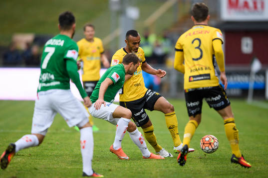 Elfsborgs Issam Jebali och Jönköpings Tom Siwe
