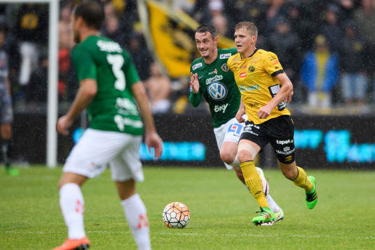 Elfsborgs Joakim Nilsson och Jönköpings Daryl Smylie