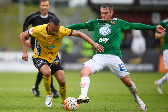 Elfsborgs Issam Jebali och Jönköpings Daryl Smylie