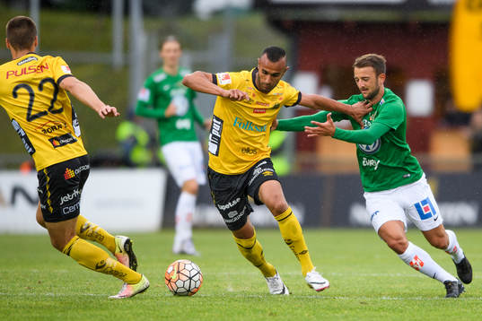 Elfsborgs Issam Jebali och Jönköpings Robert Gojani