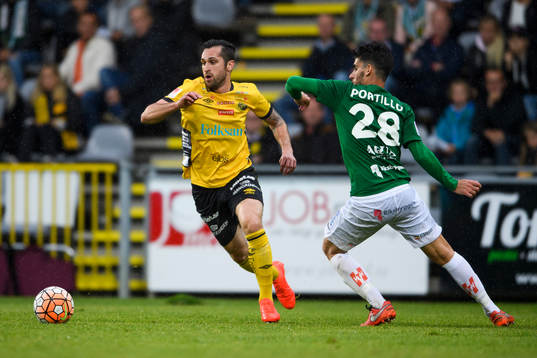 Elfsborgs Emir Bajrami och Jönköpings Alejandro Fernandez