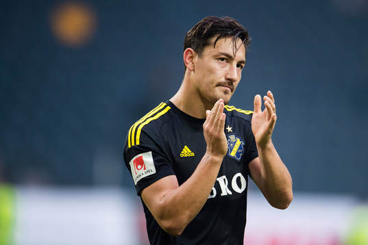 s Stefan Ishizaki tackar publiken