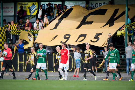 Inmarsch i matchen i division 2 mellan Hässleholms IF och