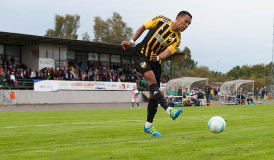 IFK Hässleholms Kevin Thompson i matchen i division 2