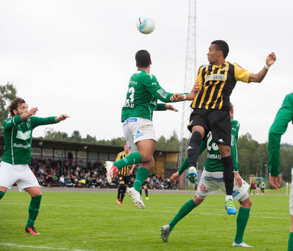 IFK Hässleholms Kevin Thompson i matchen i division 2
