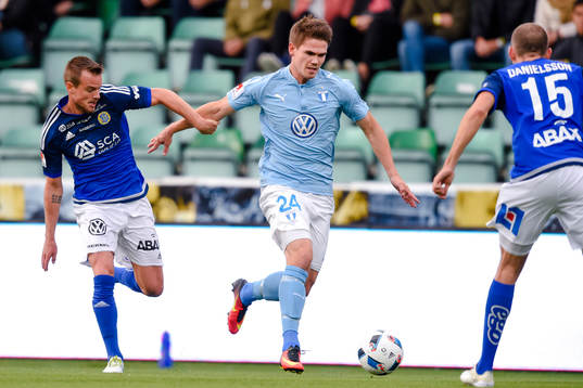 Sundsvalls Eric Larsson och Malmö FFs Pa Konate