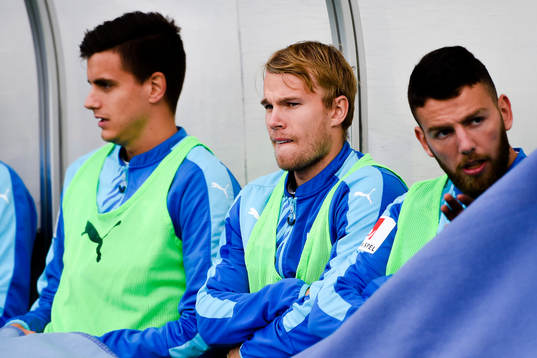 Malmö FFs Oscar Lewicki på bänken