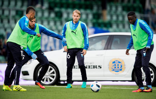 Malmö FFs Oscar Lewicki är bänkad