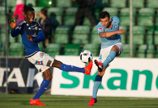Sundsvalls Peter Wilson och Malmö FFs Behrang Safari