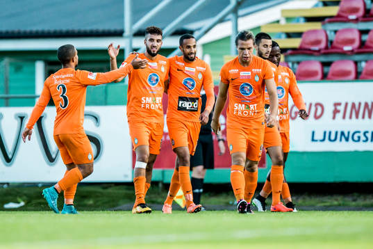 Athletics Omar Eddhari har gjort 0-1 och jublar med