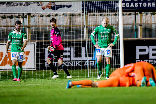 Ljungskiles Allan Mohideen, målvakt August Strömberg och