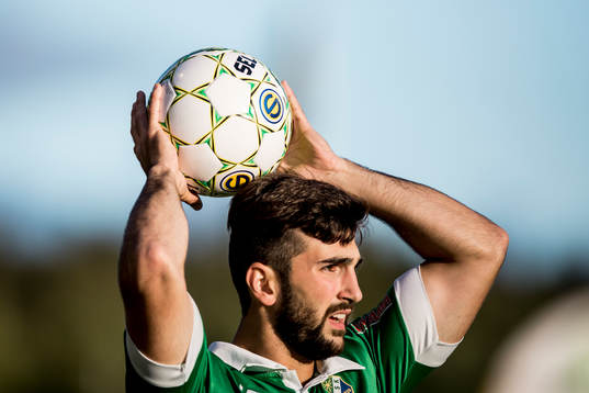 Ljungskiles Allan Mohideen kastar inkast
