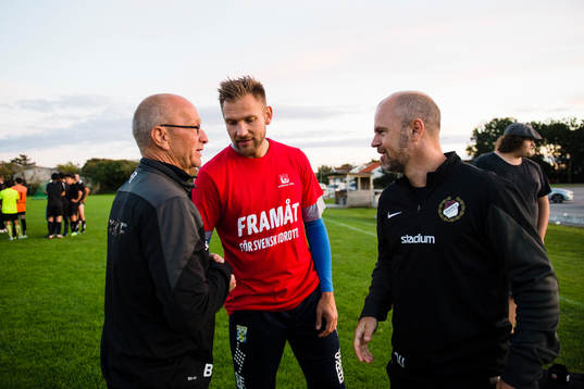 Tränare Börje Karlsson och Olof Utbult pratar med IFK