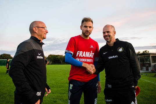 Tränare Börje Karlsson och Olof Utbult pratar med IFK