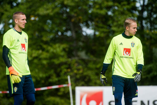 Målvakt Robin Olsen och Patrik Carlgren