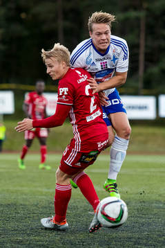 s Henrik Millbert stoppar Luleå:s Emil Johansson