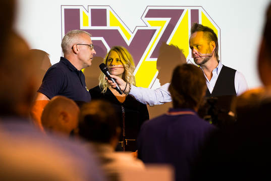 s tränare Ulf Johansson, HV71:s Angelica Östlund och