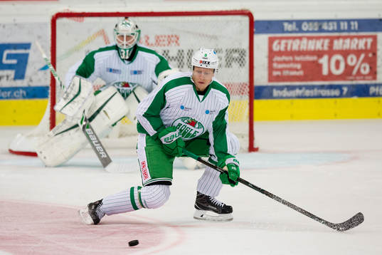 Rögles Jesper Williamsson täcker ett skott