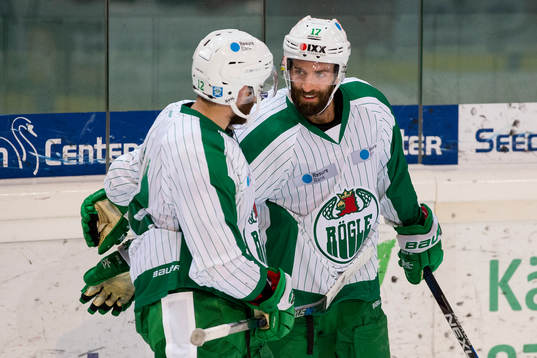 Rögles Jack Connolly och Taylor Matson jublar