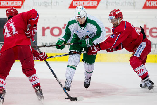 Rögles Sebastian Wännström mot Rapperswil-Jona Lakers