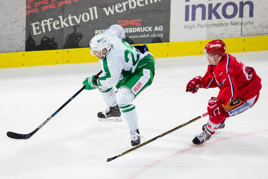 Rögles Ludvig Rensfeldt före Rapperswil-Jona Lakers Jan