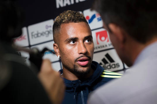 Isaac Kiese Thelin i mixed zone