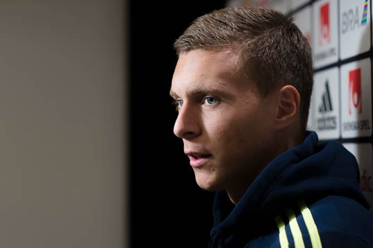 Victor Nilsson Lindelöf i mixed zone