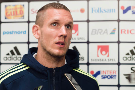 Robin Olsen i mixed zone