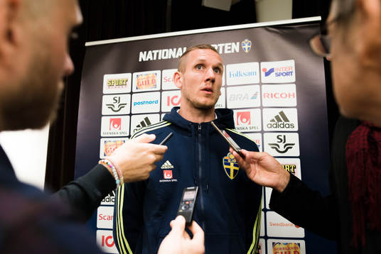 Robin Olsen i mixed zone