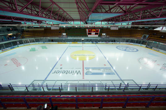 Arena Pista di ghiaccio Biasca interiört innan en