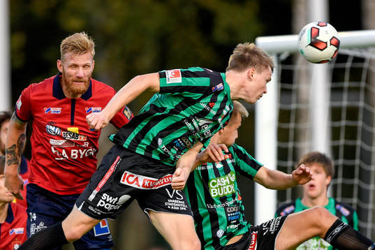 Varbergs Anton Liljenbäck nickar