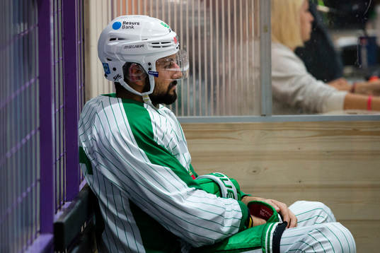 Rögles Kevin Marshall i utvisningsbåset