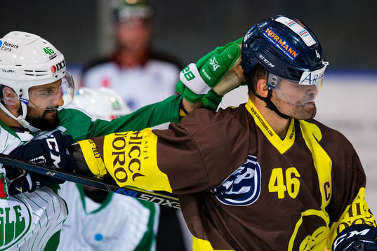 Bläddra bland fler bilder av Ishockey, Träningsmatch, HC Ambri-Piotta - Rögle
