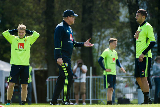 Oscar Lewicki, förbundskapten Janne Andersson och Marcus